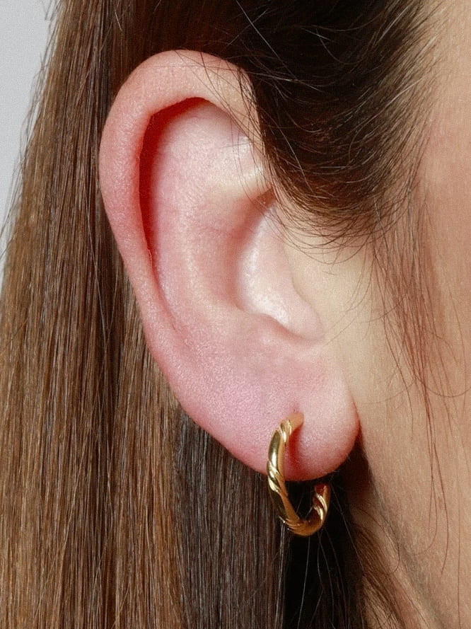 Sienna Pendientes de clip sin agujeros - plata bañada en oro